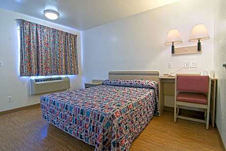 1 Queen Bed | ADA/Tub