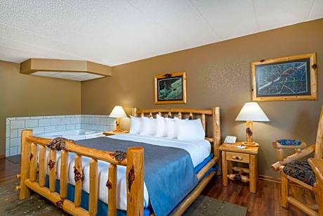 1 King Bed, Superior Studio Suite (Non-Smoking)