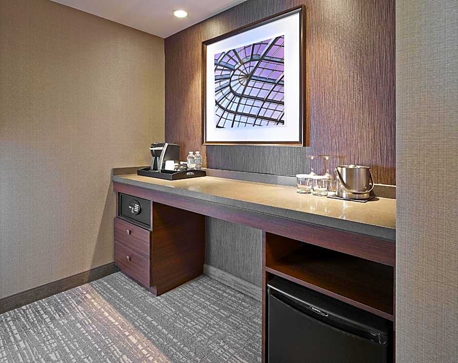 DoubleTree by Hilton West Edmonton