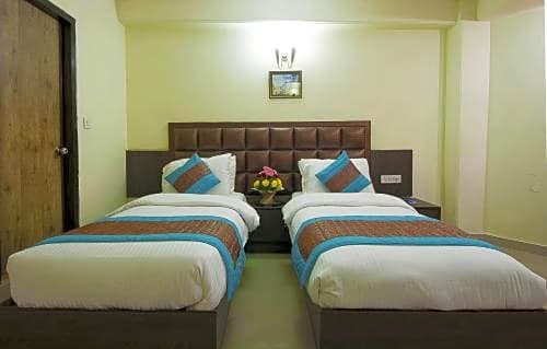 Capital O 2382 Hotel White House Continental