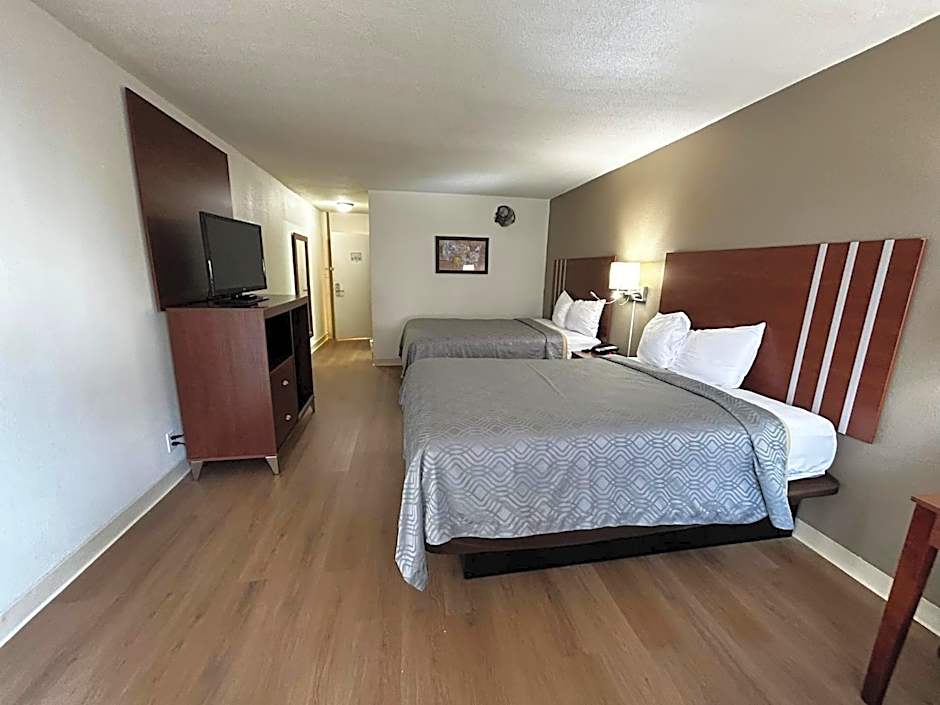 Econo Lodge Inn & Suites