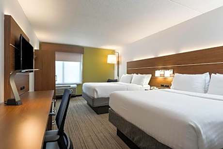 2 Queen Standard Comm Access Roll Shower