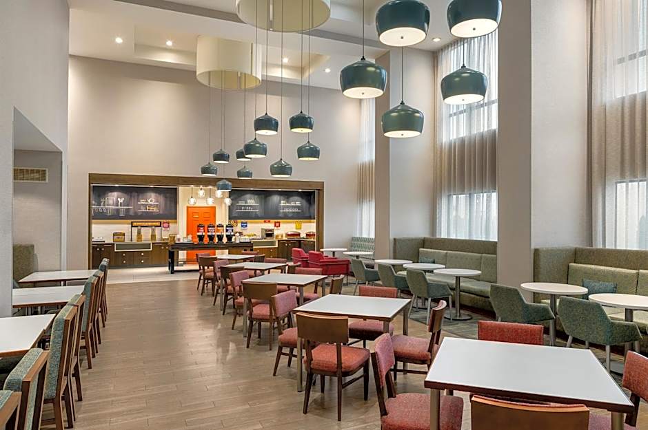 Hampton Inn & Suites Montreal-Dorval