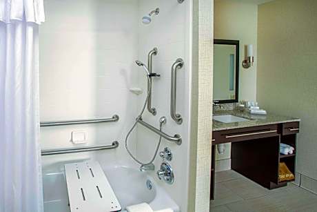 1 King Accessible Tub Suite Non-Smoking