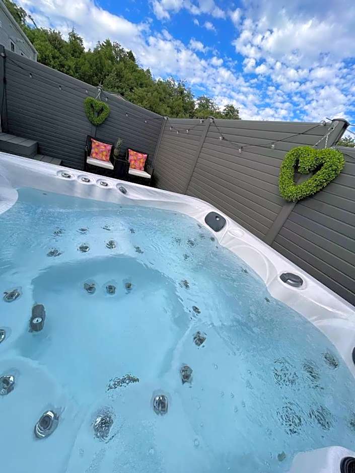 Hot Tub 9 The Fairways