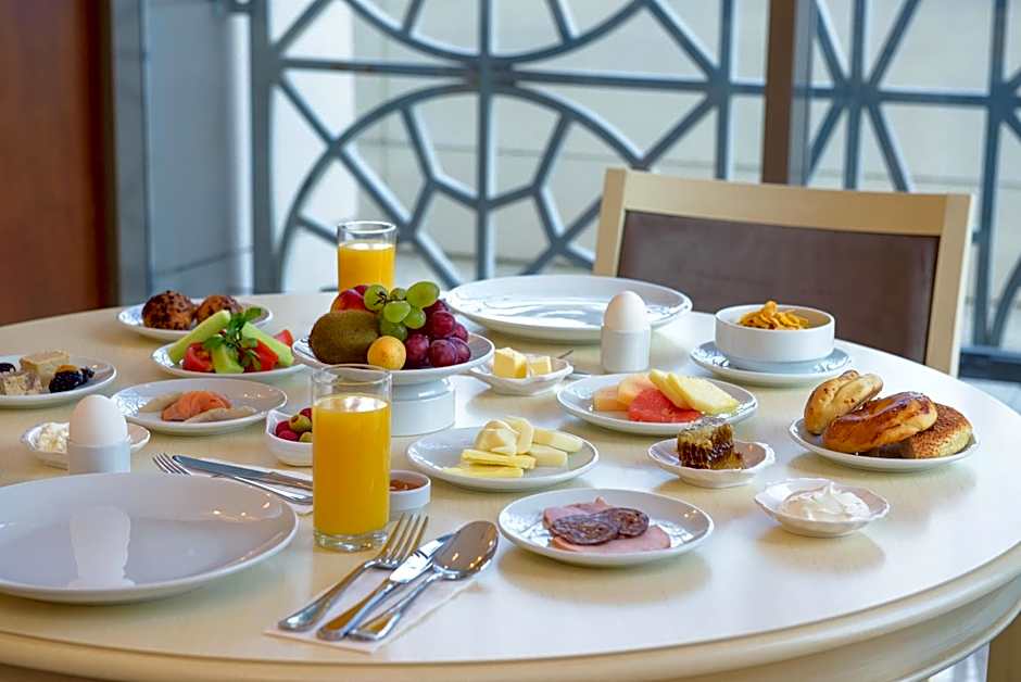 The Grand Gloria Hotel