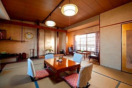 Japanese Style Room with Shared Bathroom and Private Toilet 2-4 adult