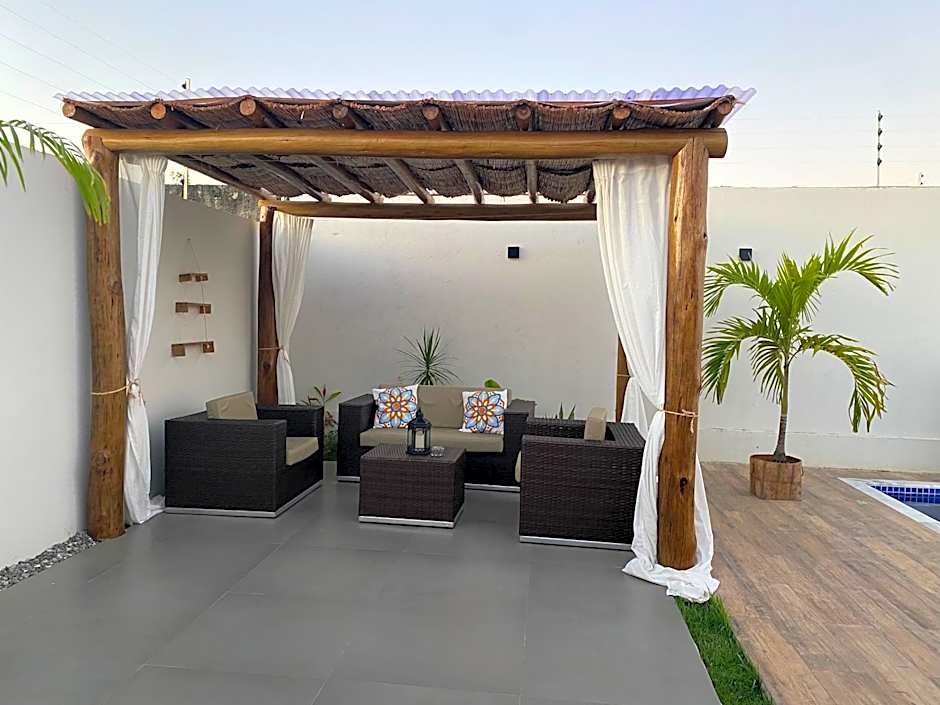 CASA COM PISCINA NA PRAIA