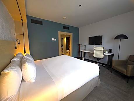 Superior King Room