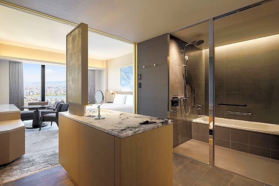 THE OSAKA STATION HOTEL, Autograph Collection