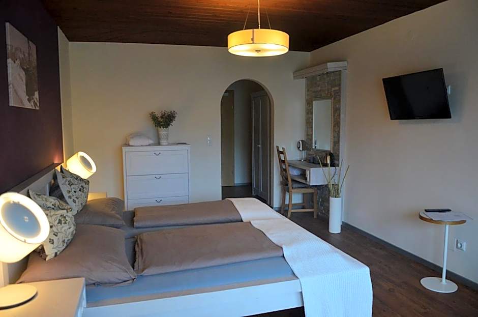 Dahoam by Sarina - Rooms & Suites