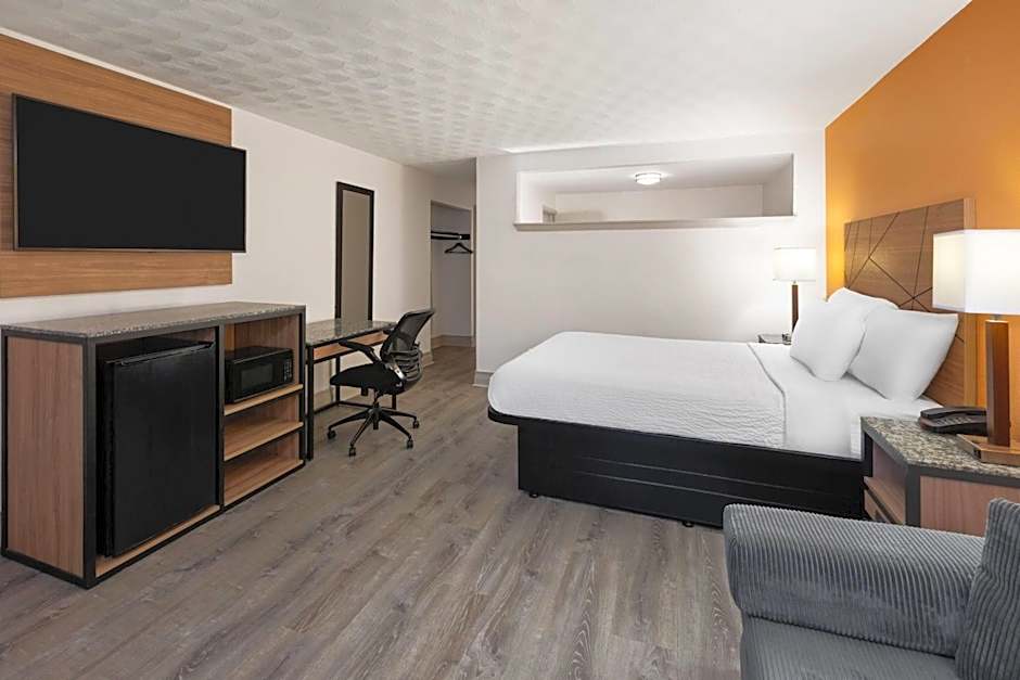 Howard Johnson by Wyndham Malden Boston Area