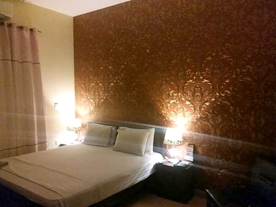 Hotel Executive Lodge