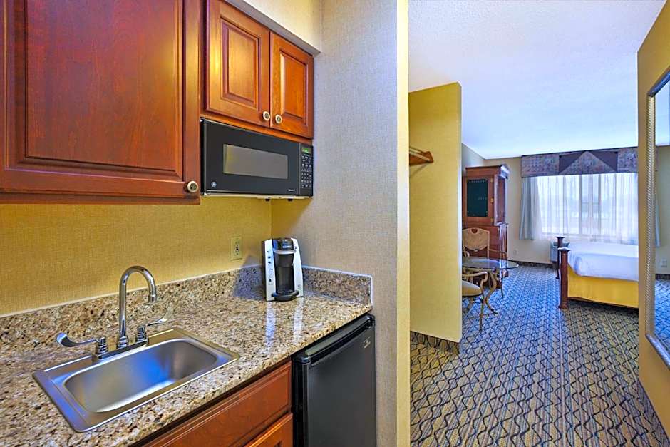 Holiday Inn Express Hotel & Suites - Belleville Area By IHG