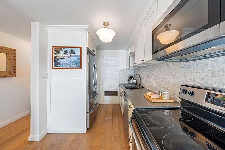 Lauloa 105 · LOA 105 2BD OceanFront Getaway w AC Pool