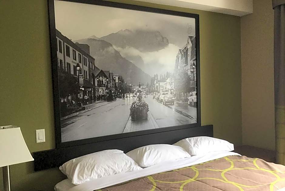 Super 8 by Wyndham Hardisty