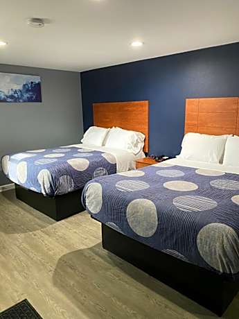 Queen Room with Two Queen Beds - Non-Smoking