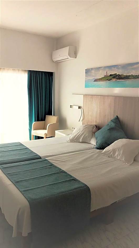 Photo 1 of 2 of Small Double Room