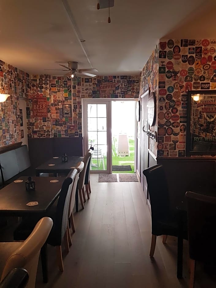 the jackdaw pub SELF CATERING STATIC CARAVAN free breakfast supplied