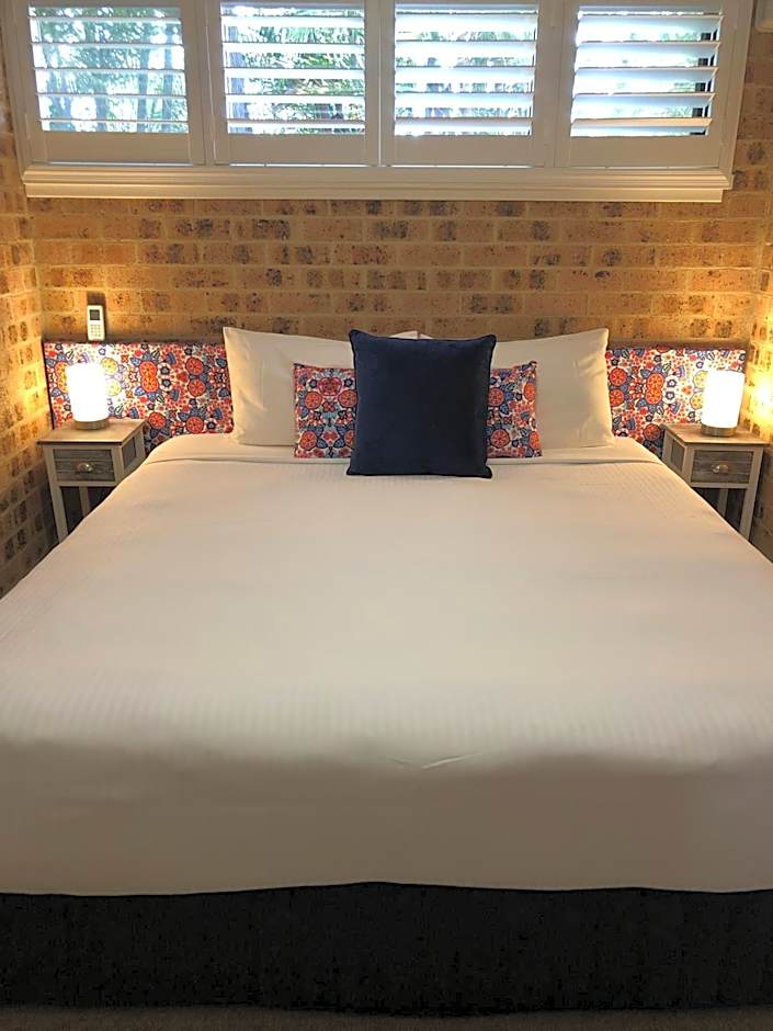 Avaleen Lodge Motor Inn