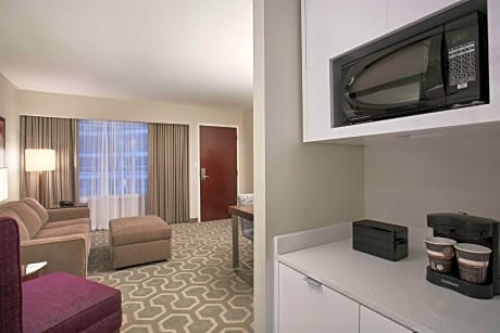 Queen Suite with Roll-In Shower - Disability Access/Non-Smoking