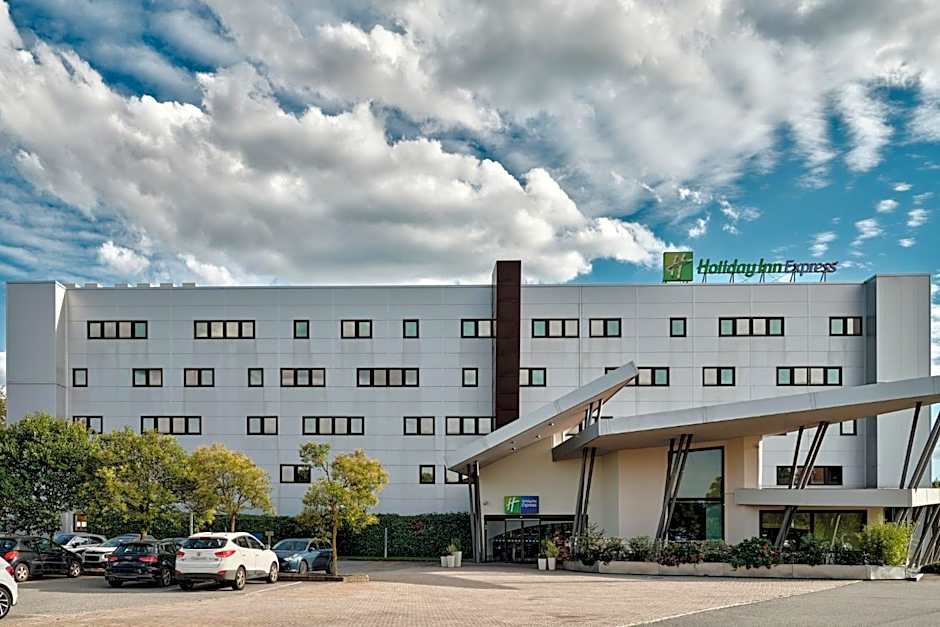 Holiday Inn Express Milan-Malpensa Airport By IHG