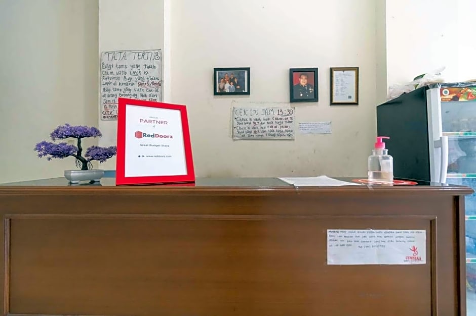 RedDoorz near Universitas Esa Unggul Bekasi Harapan Indah