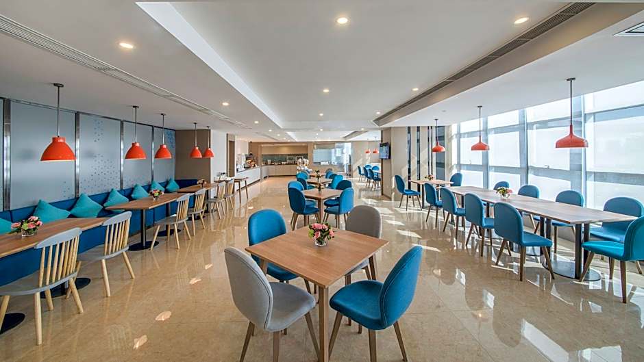 Holiday Inn Express Xichang City Center By IHG