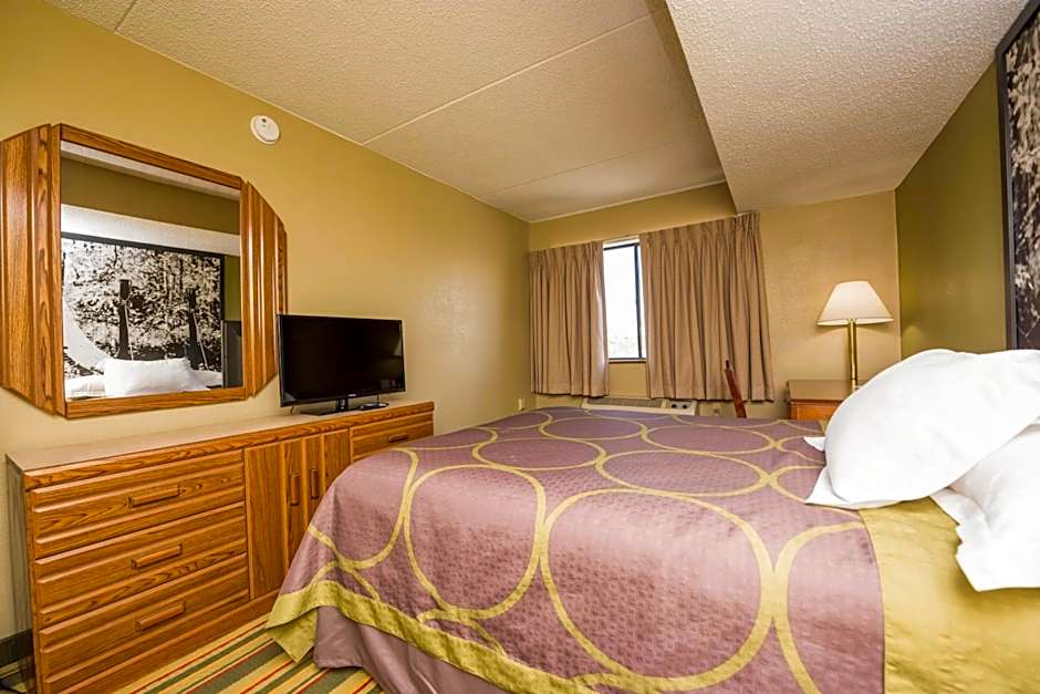 Super 8 by Wyndham Frederick