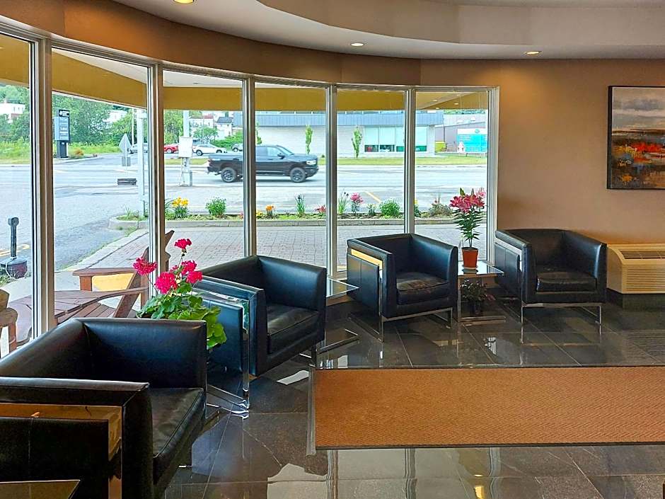 Quality Suites Ste Anne De Beaupre