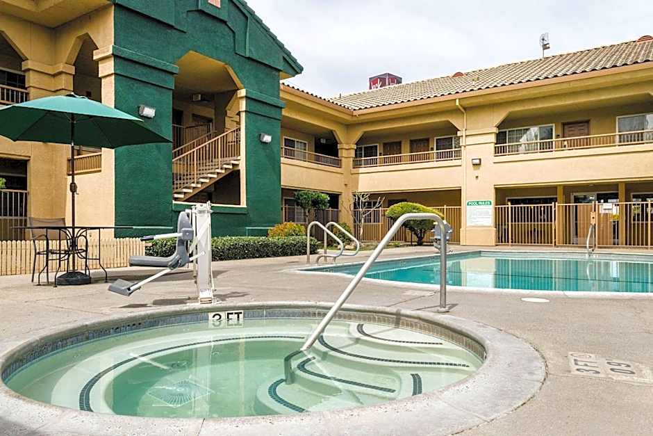 Quality Inn & Suites Lathrop