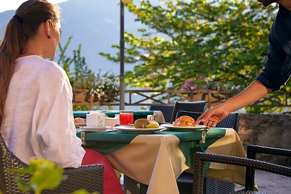 Hotel al Dòs - Breakfast & Private SPA