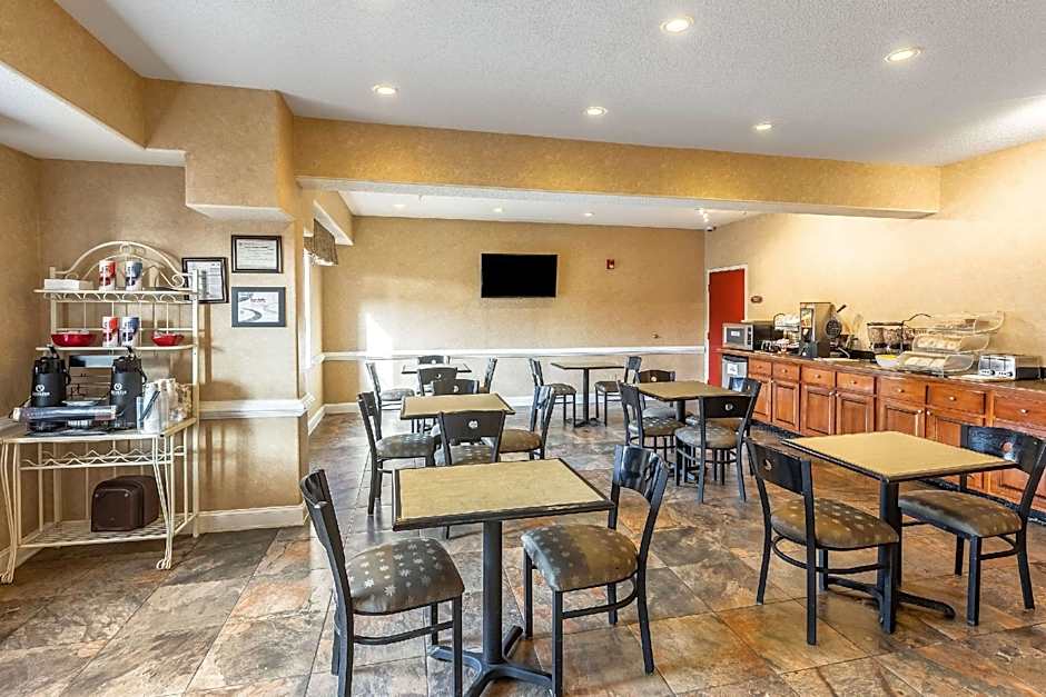 Econo Lodge Inn & Suites Douglasville