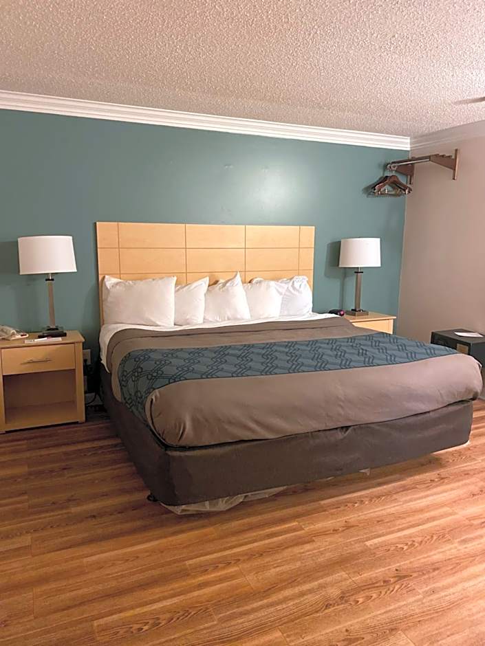 Econo Lodge At The Falls North