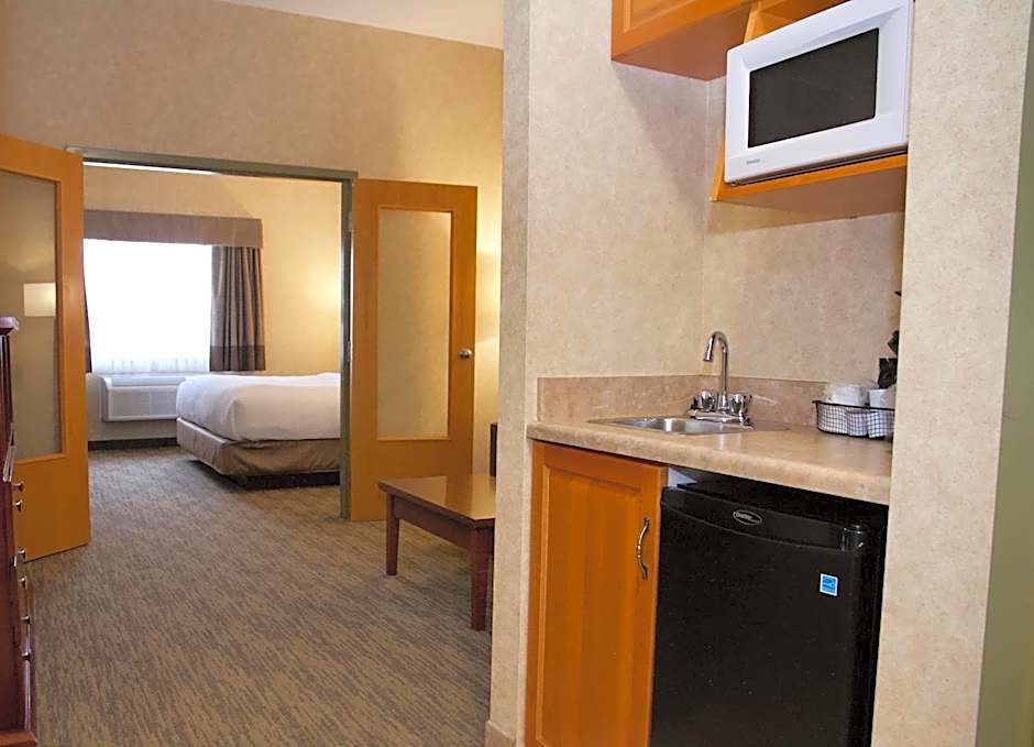 Days Inn & Suites by Wyndham Brooks