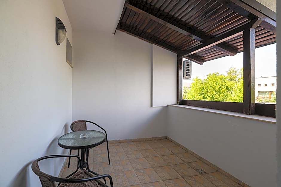 Armonia by Aristocratis