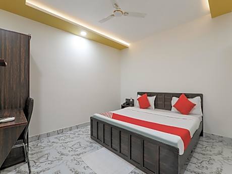 Super Hotel O Aastha Near Chaudhary Charan Singh International Airport