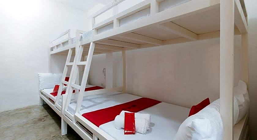 RedDoorz @ Camp Saint John Hotel La Union