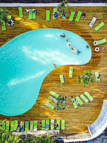 Mojo Resort