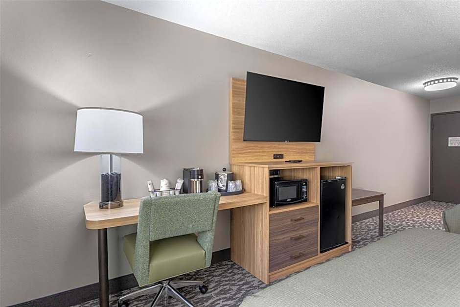 Best Western Plus Executive Inn
