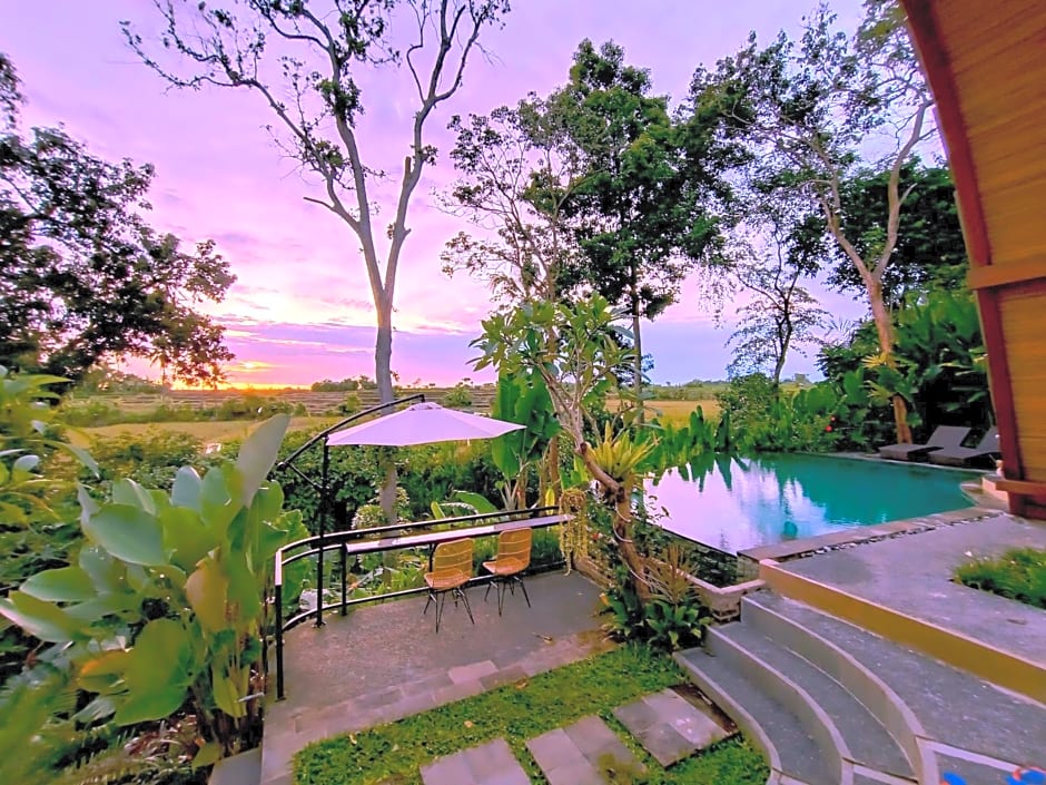 Uma Manyar Sunset Villa