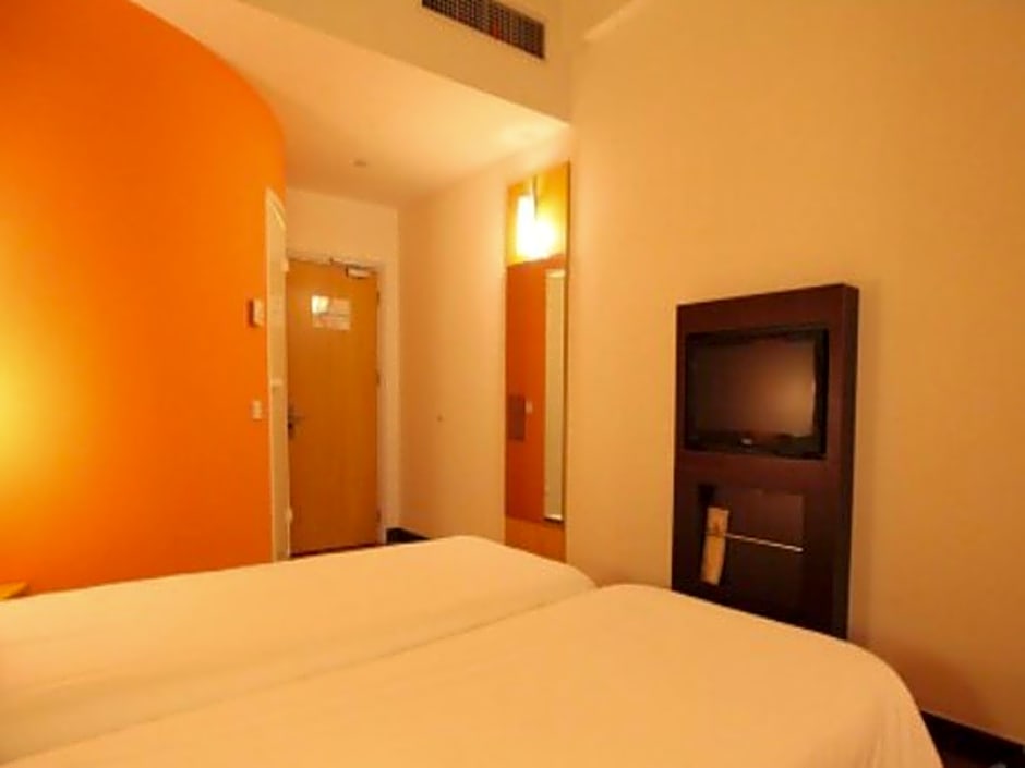 Ibis Ningbo Qian Hu Hotel