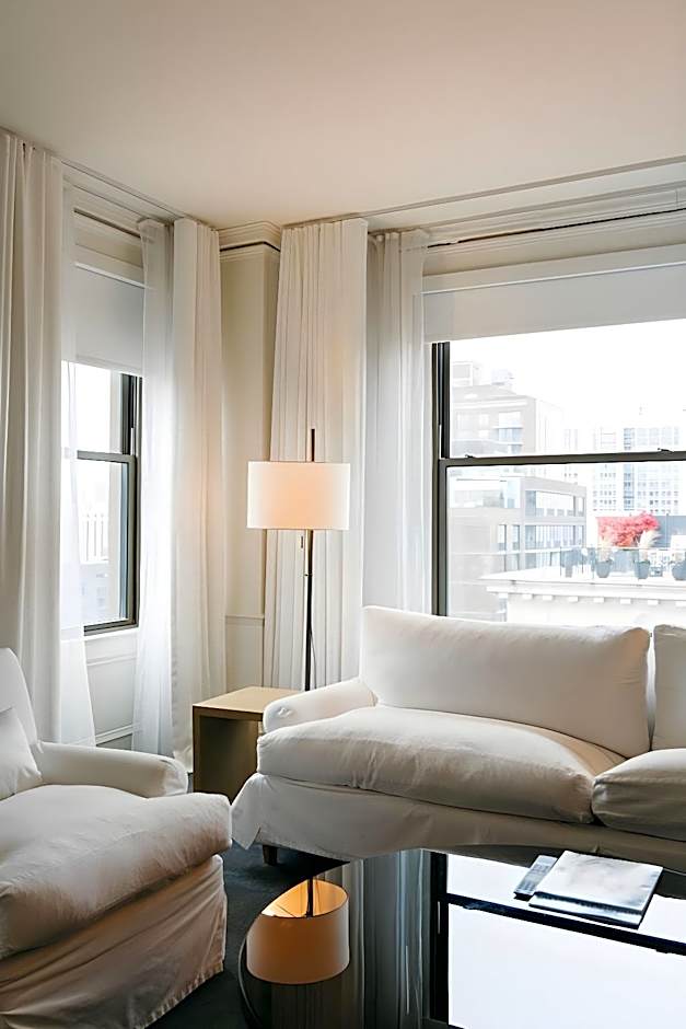 The Chicago Hotel Collection Ambassador Gold Coast