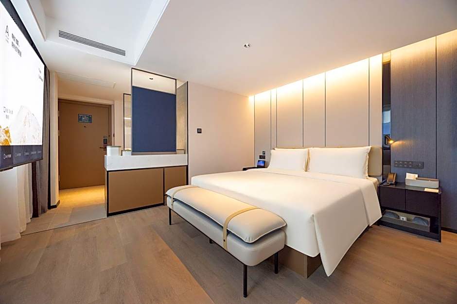 Atour Hotel Dalian Donggang Business District Gangwan Plaza