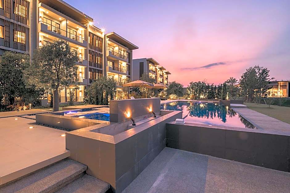 GreenVille Laguna Hotel