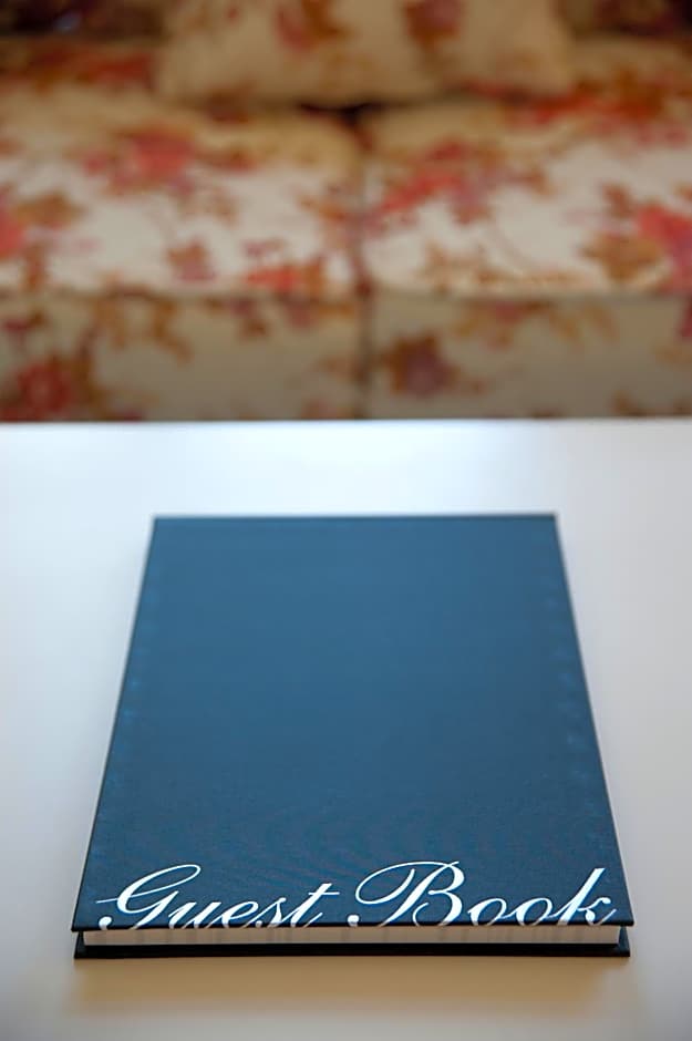 Lowena Cafe and Accommodation