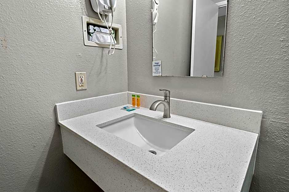 Travelers Inn Medford