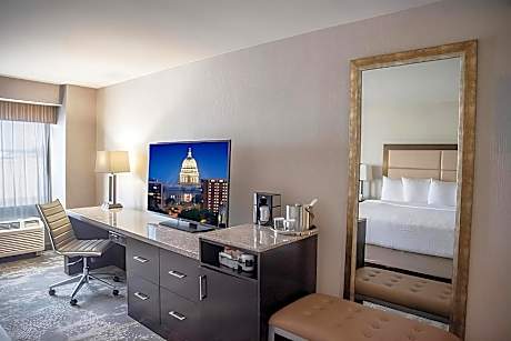 Premier Double Queen Room