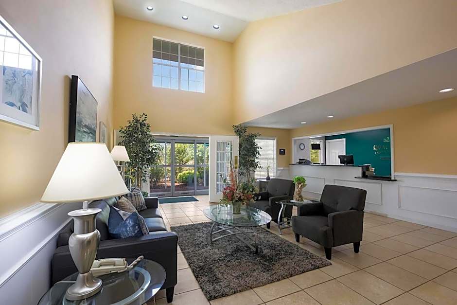 Quality Inn & Suites Greensboro near Lake Oconee