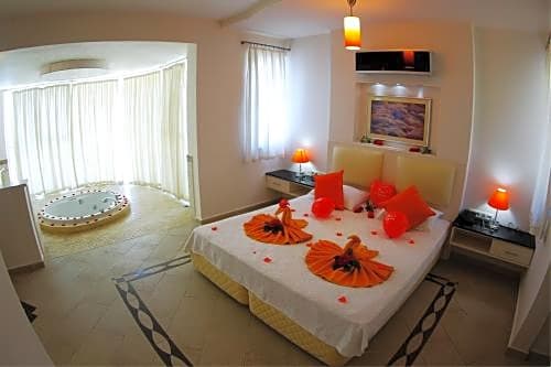 Golden Life Heights Deluxe Suite Hotel - Adult Only